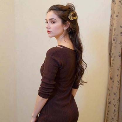 Floral Hair Clip – Stylish Claw Clip with Strong Grip
