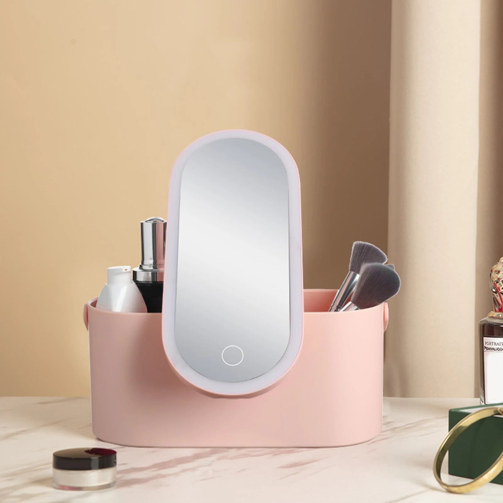 Portable makeup case with lighted mirror 